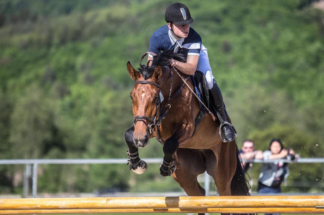 Rezort Masarykov Dvor Pstrusa Esterno foto